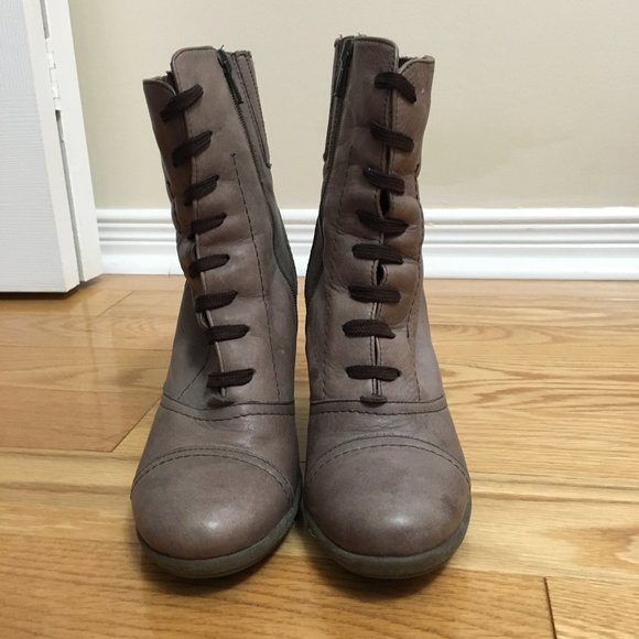 Townshoes Leather Lace Up Heeled Boots - Picture 2 of 6